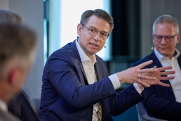 0040-2345-Portfolio-institutionell-Jahreskonferenz-11.03.2026