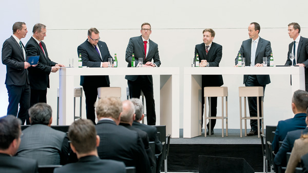 Die beiden Moderatoren Patrick Eisele und Dr. Paul Verhoeven sowie Joachim Fröhlich, Lutz Horstick, Andreas Binder, Matthias Rubner und Frank Heiss (v.l.n.r.)